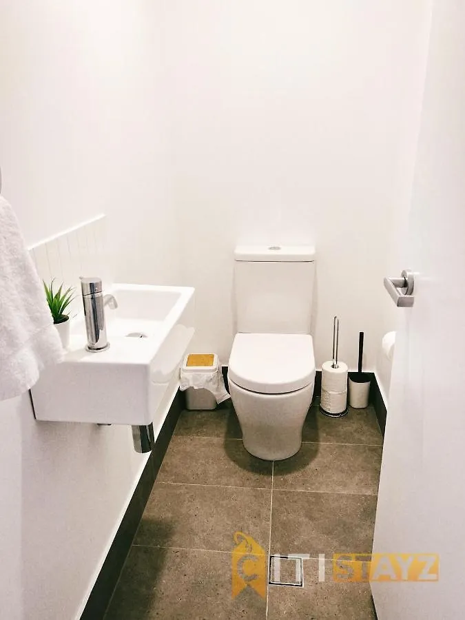 Contemporary In Kingston-2Bd Apt 0*, Kingston